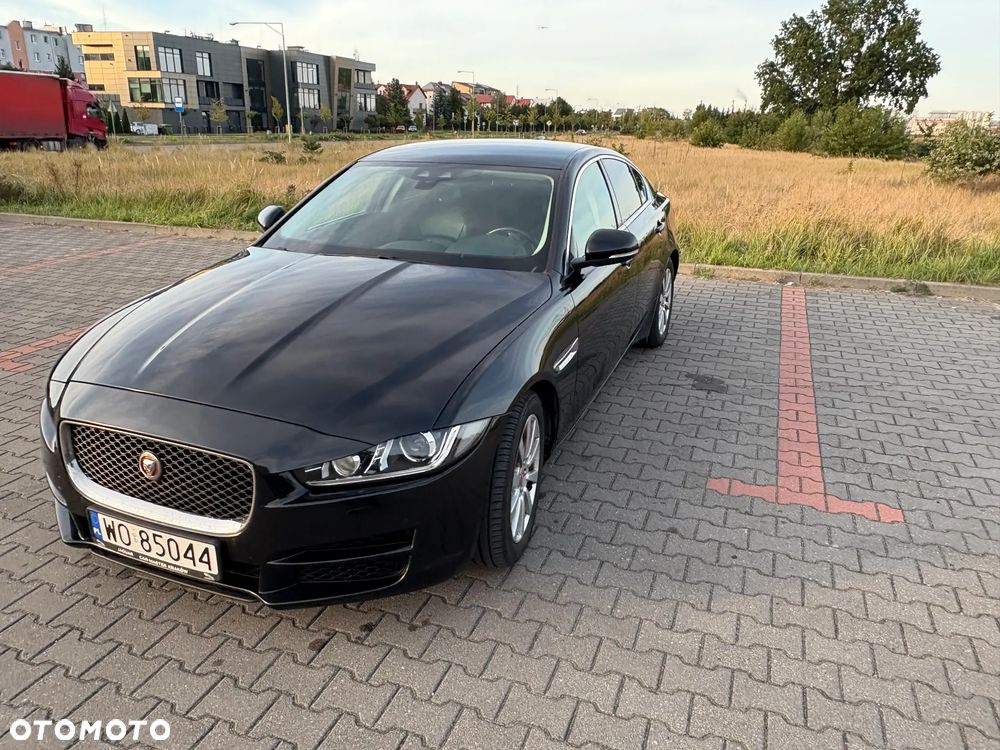 Jaguar XE 2.0 D Prestige - 3
