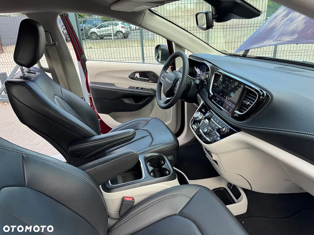 Chrysler Pacifica - 27