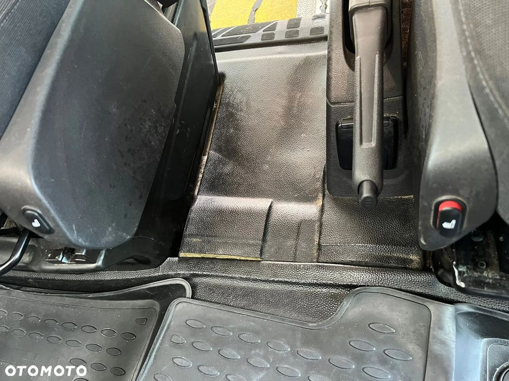 Ford Transit 350 Combi 2.2 TDCi Manual / BEZWYPADKOWY / GWARANCJA / 9 MIEJSC / SERWISOWANY / 1WŁ. / ORYGINALNY PRZEBIEG / RAMPA DLA INWALIDÓW - 29
