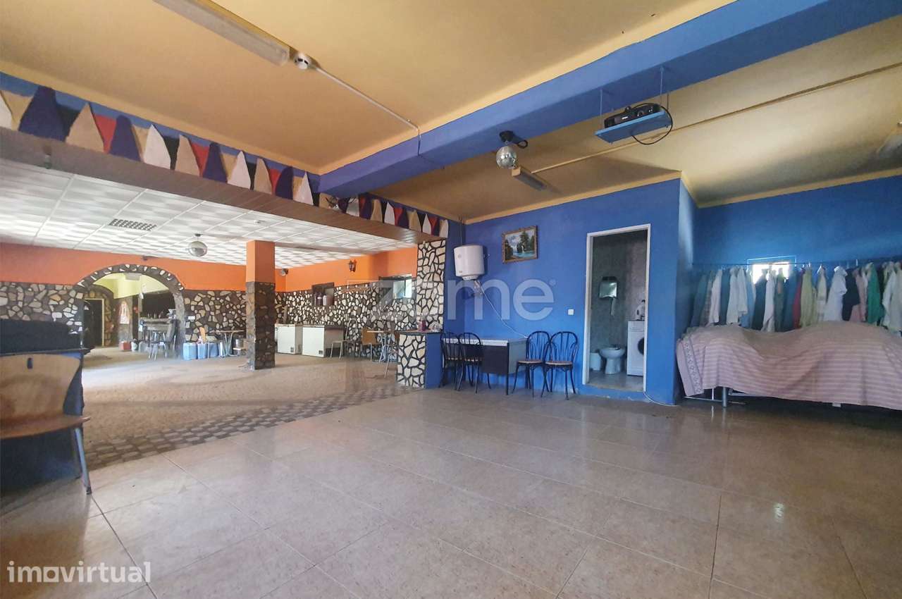 Moradia isolada com 10 assoalhadas e mais de 11000 m2 - Grande imagem: 2/28