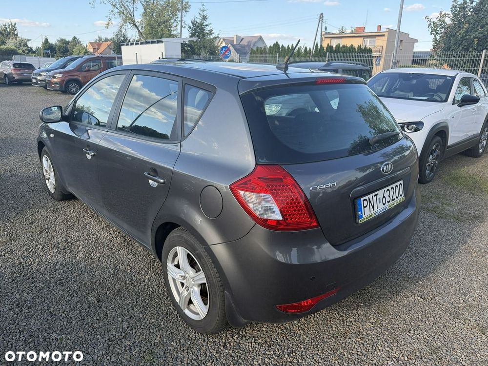 Kia Ceed - 4
