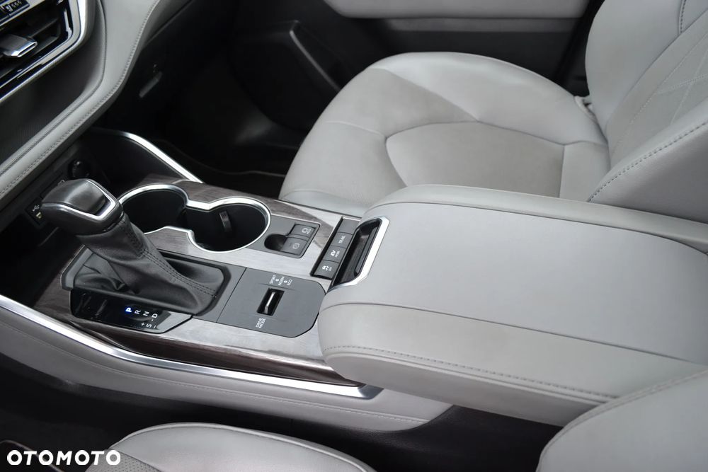 Toyota Highlander 2.5 Hybrid Executive - 17