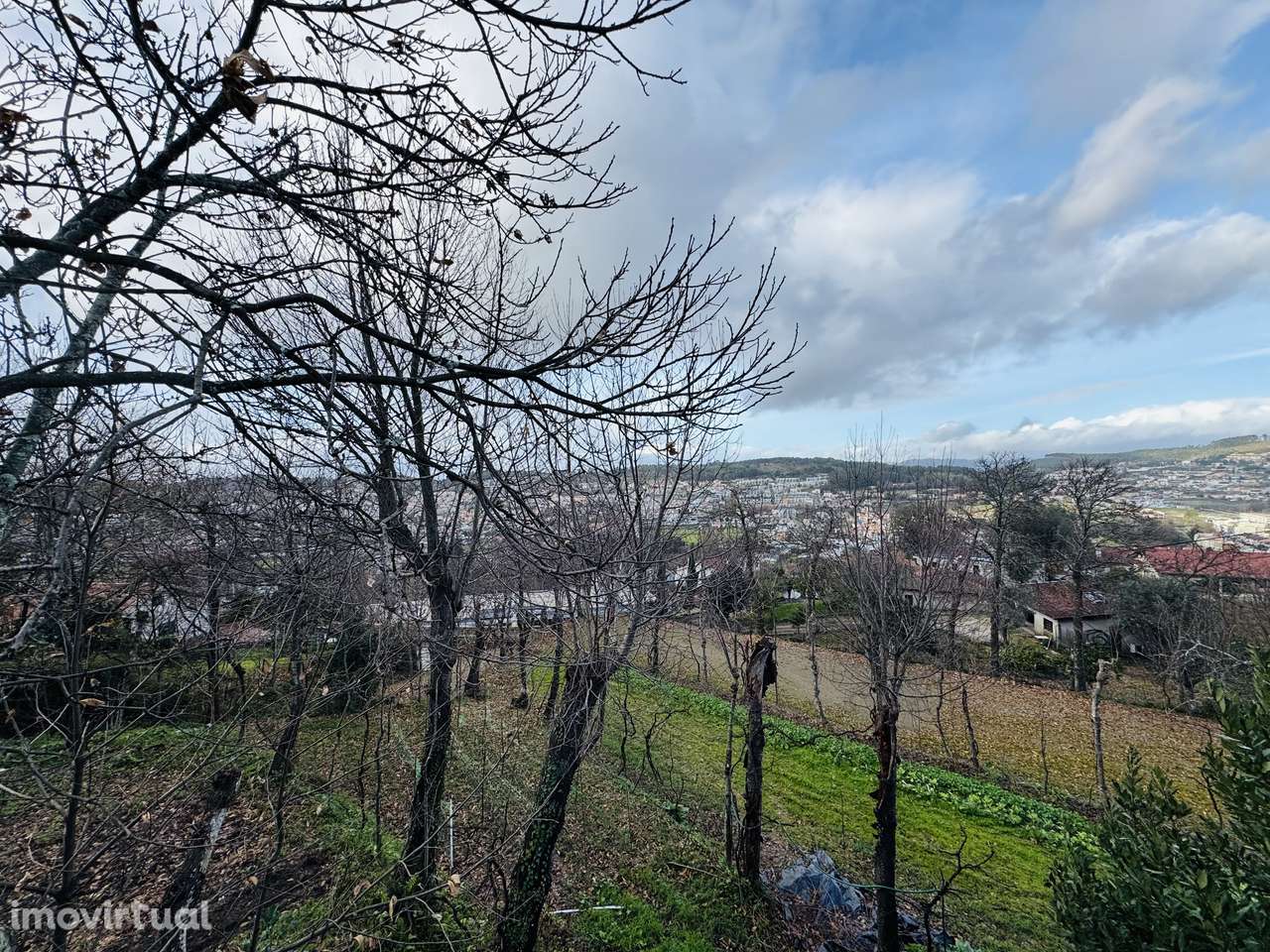 Terreno com estrutura em Braga para moradia de Gaveto - Grande imagem: 3/11