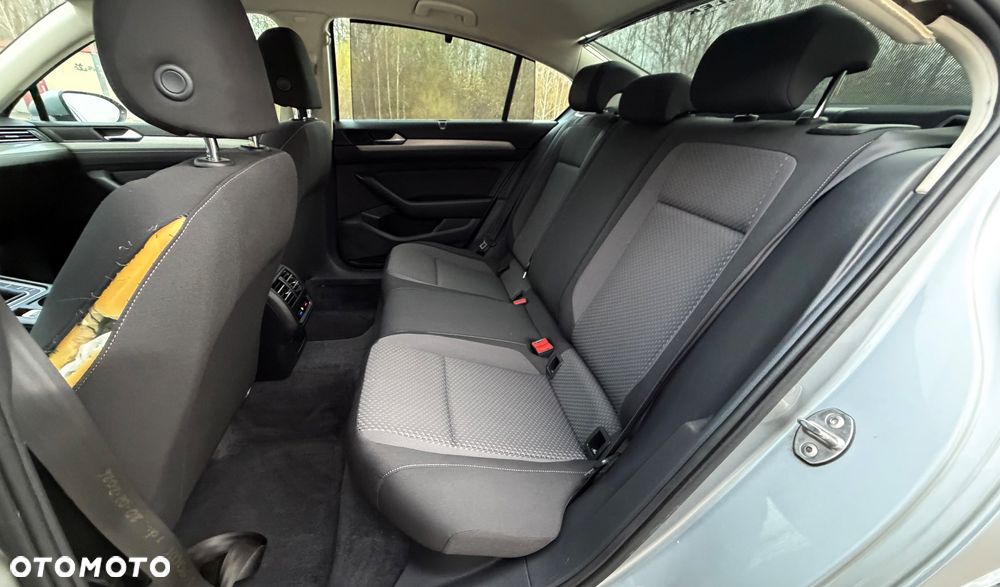 Volkswagen Passat 1.6 TDI BMT Comfortline - 23