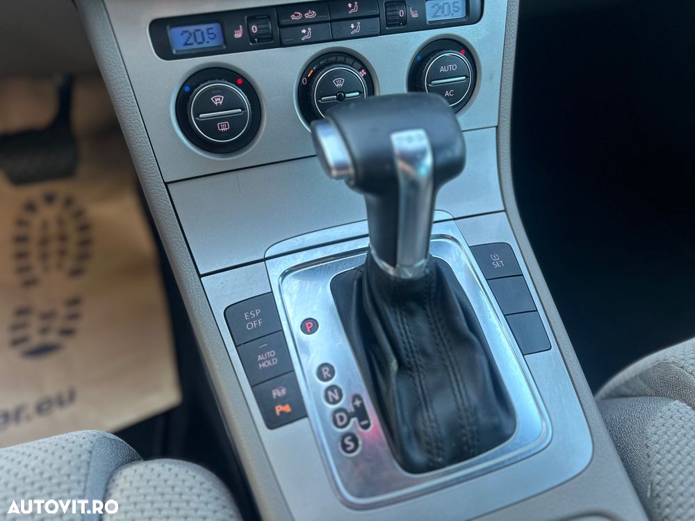 Volkswagen Passat 2.0 TDI DPF DSG Highline - 16