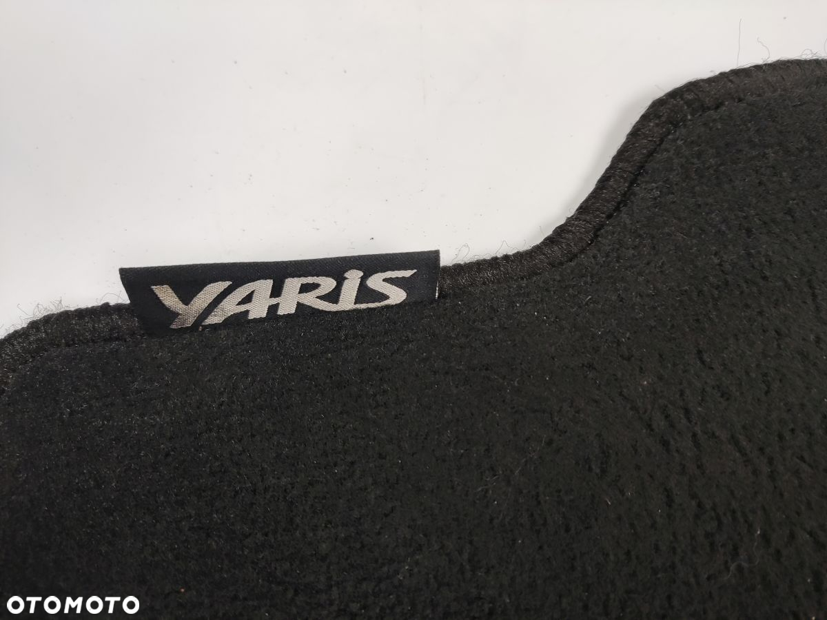 TOYOTA YARIS od 2019r Dywaniki Welurowe - 4