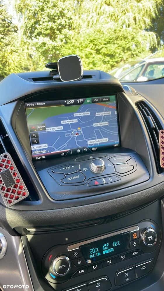 Ford Kuga - 10