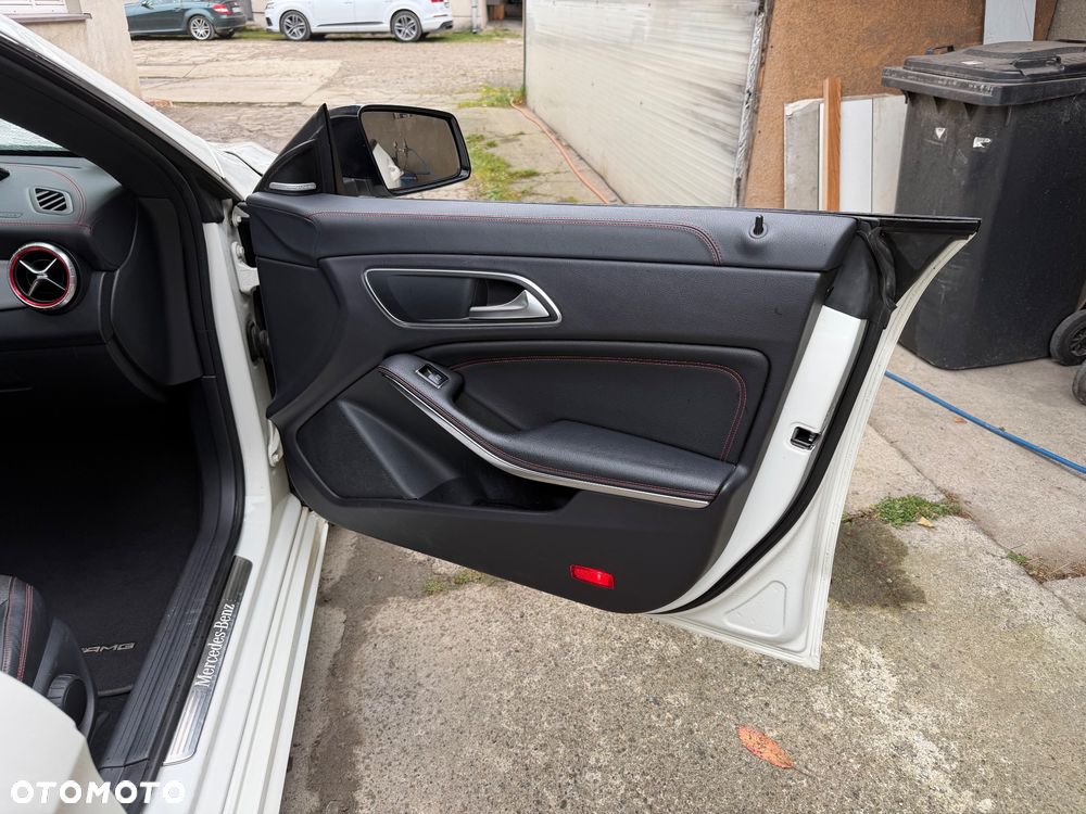 Mercedes-Benz CLA 180 AMG Line - 25