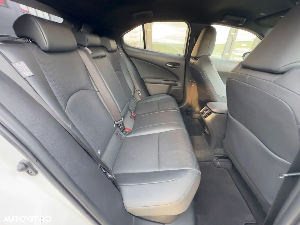 Lexus UX 250h FWD Executive - 20