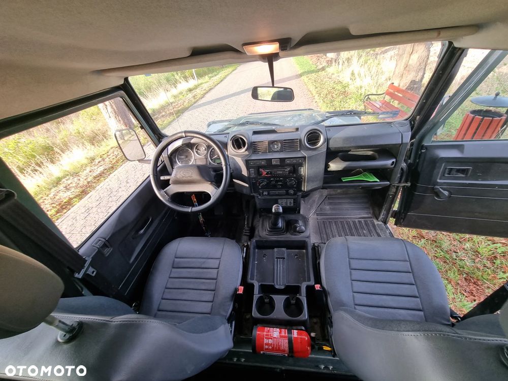 Land Rover Defender - 7