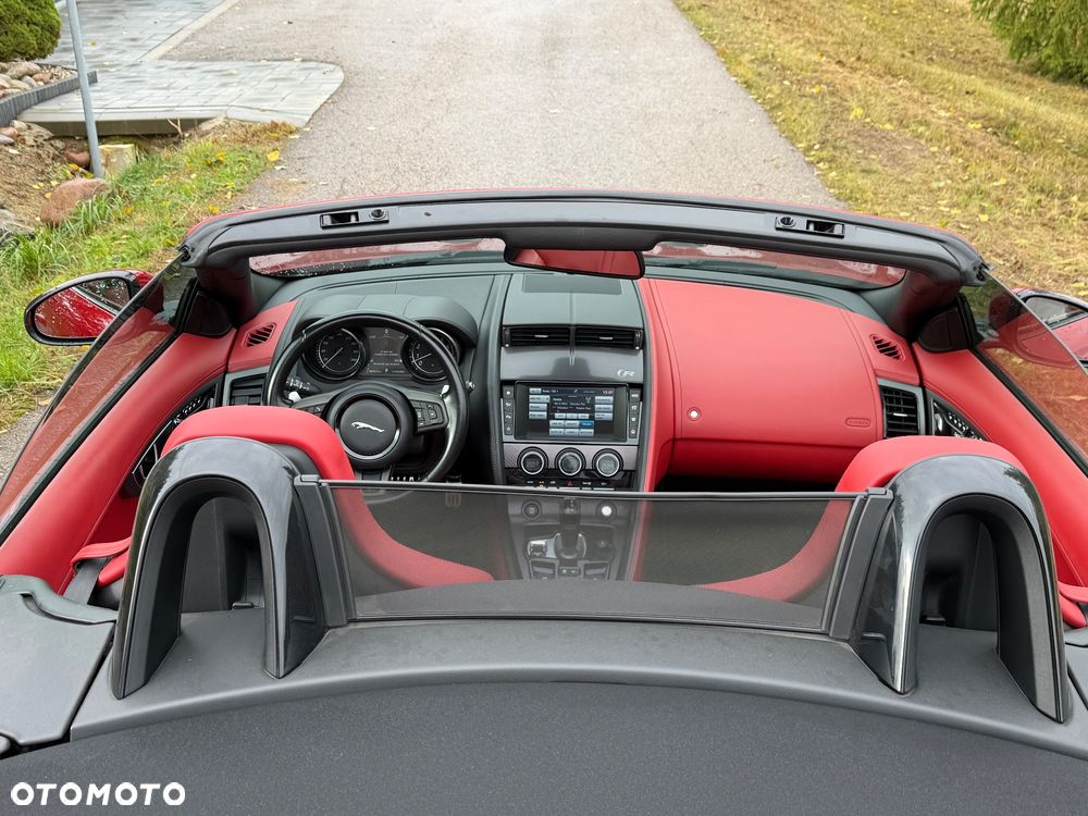 Jaguar F-Type R AWD - 31