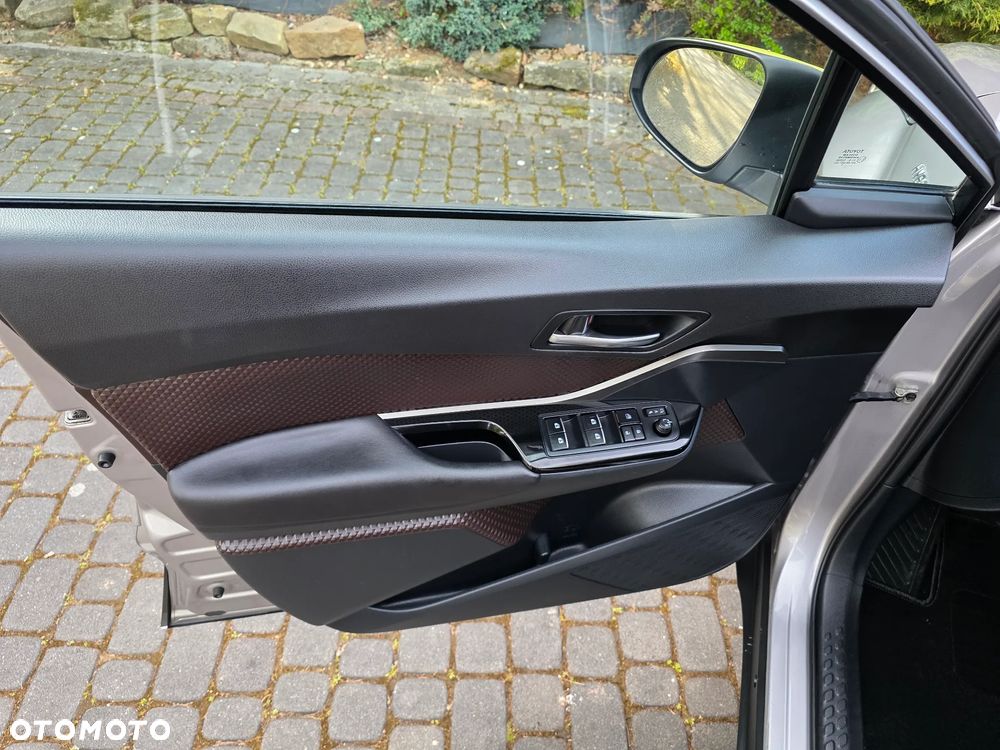 Toyota C-HR 1.8 Hybrid Neon Lime powered by JBL - 14