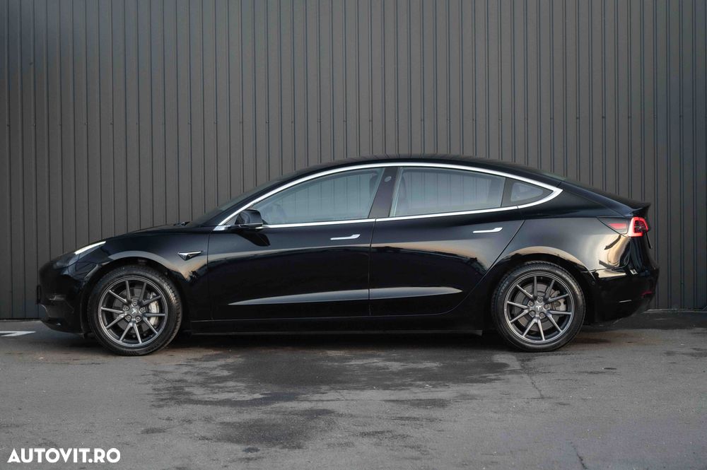 Tesla Model 3 - 9