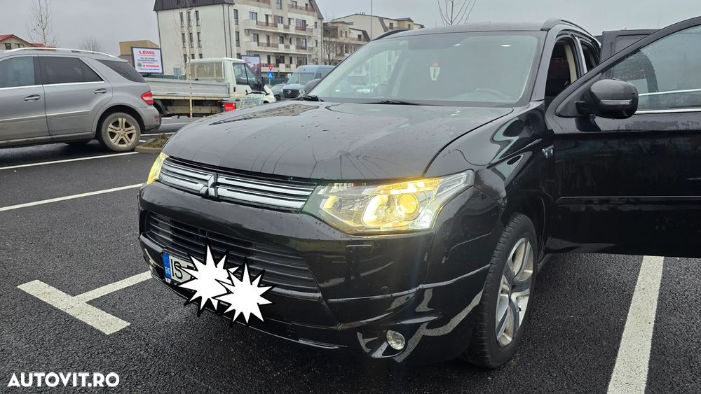 Mitsubishi Outlander 2.0 4WD Plug-In Hybrid Top - 33