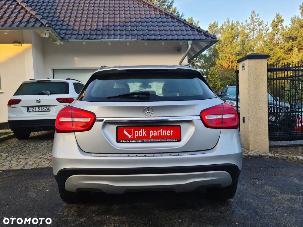 Mercedes-Benz GLA - 12