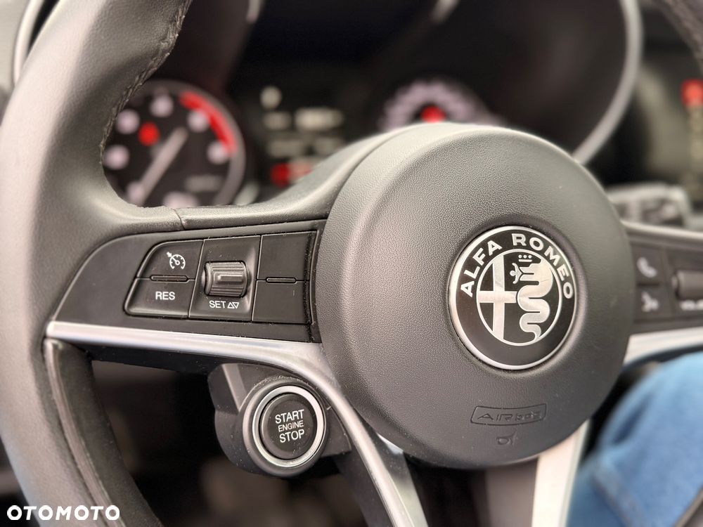 Alfa Romeo Giulia - 34