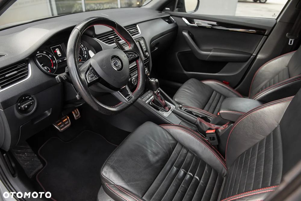 Skoda Octavia Combi 2.0 TSI DSG RS - 15