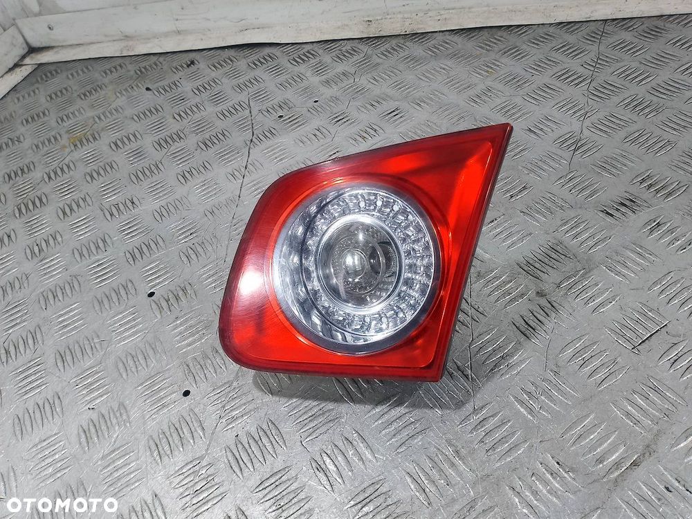 LAMPA TYLNA PRAWA W KLAPE SEDAN - 6