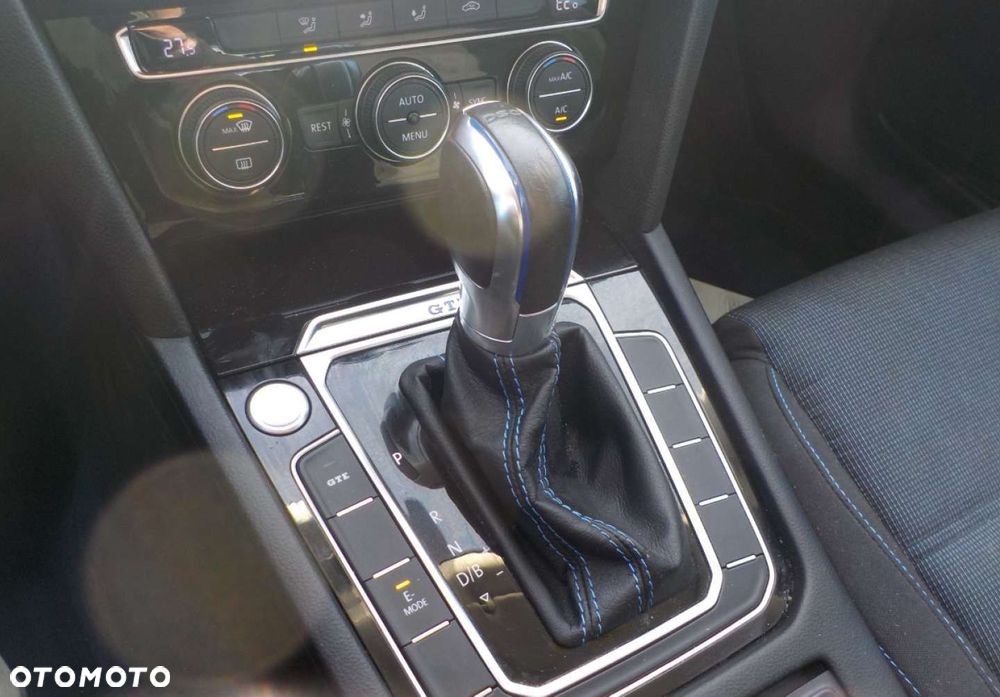 Volkswagen Passat - 24