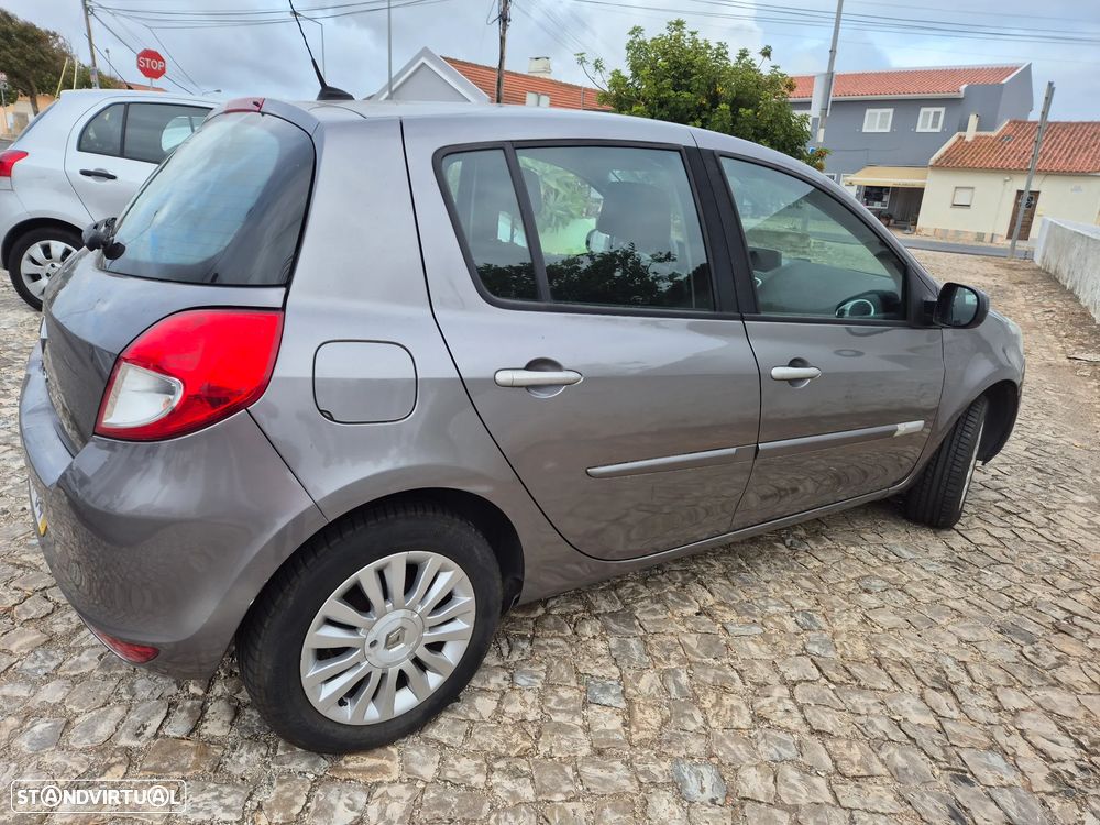 Renault Clio 1.2 16V Confort - 4