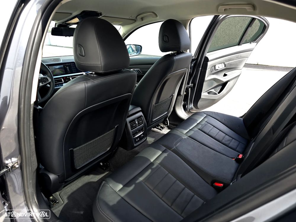 BMW 330 e Pack M Auto - 36