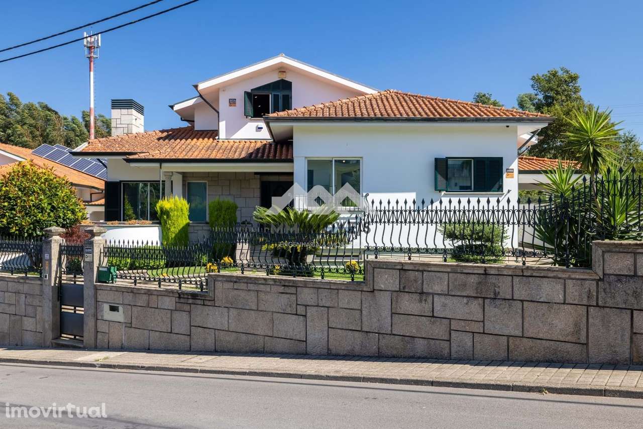 Moradia T5 | Lote 1.620m² | Piscina | Jardim | Três Garagens - Grande imagem: 3/60