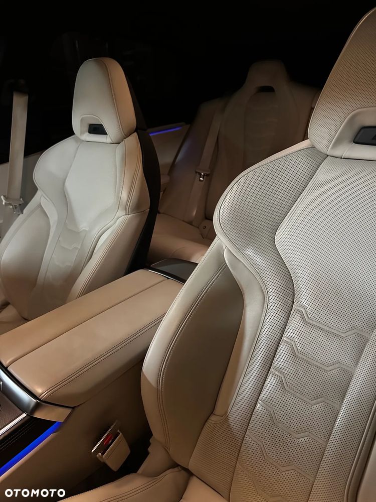 BMW Seria 8 - 30
