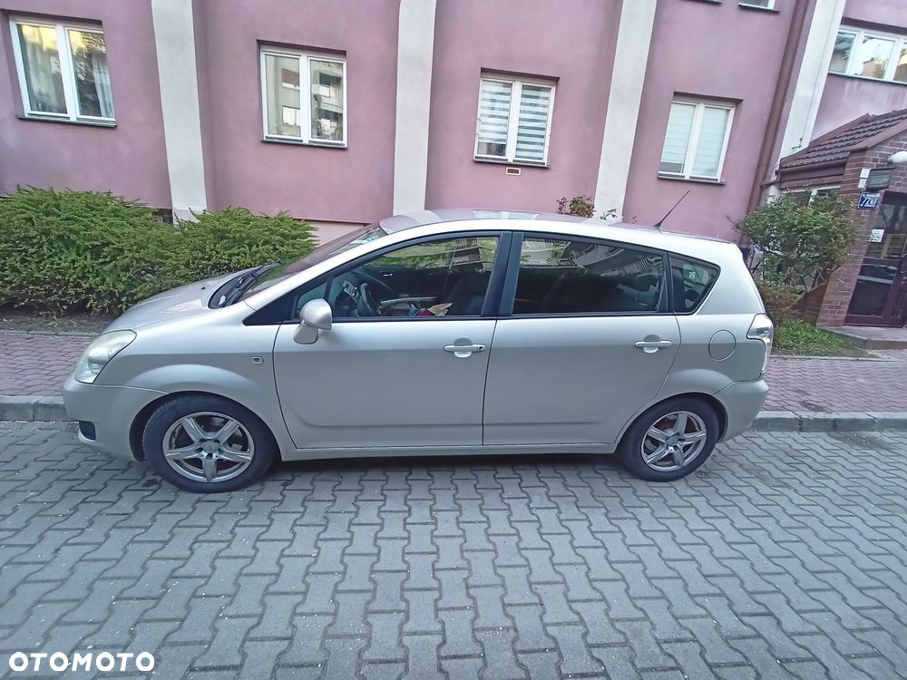 Toyota Corolla Verso 2.2 D-4D Premium - 1