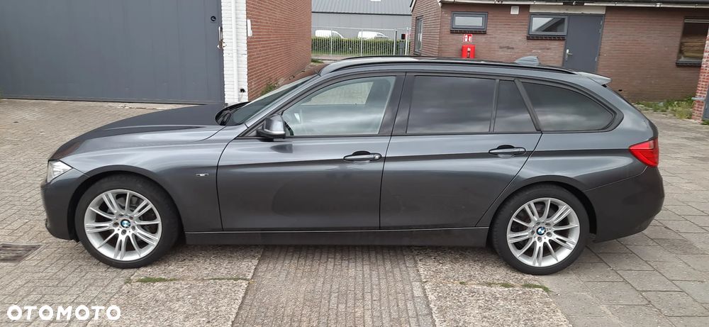 BMW Seria 3 330d Sport Line - 24