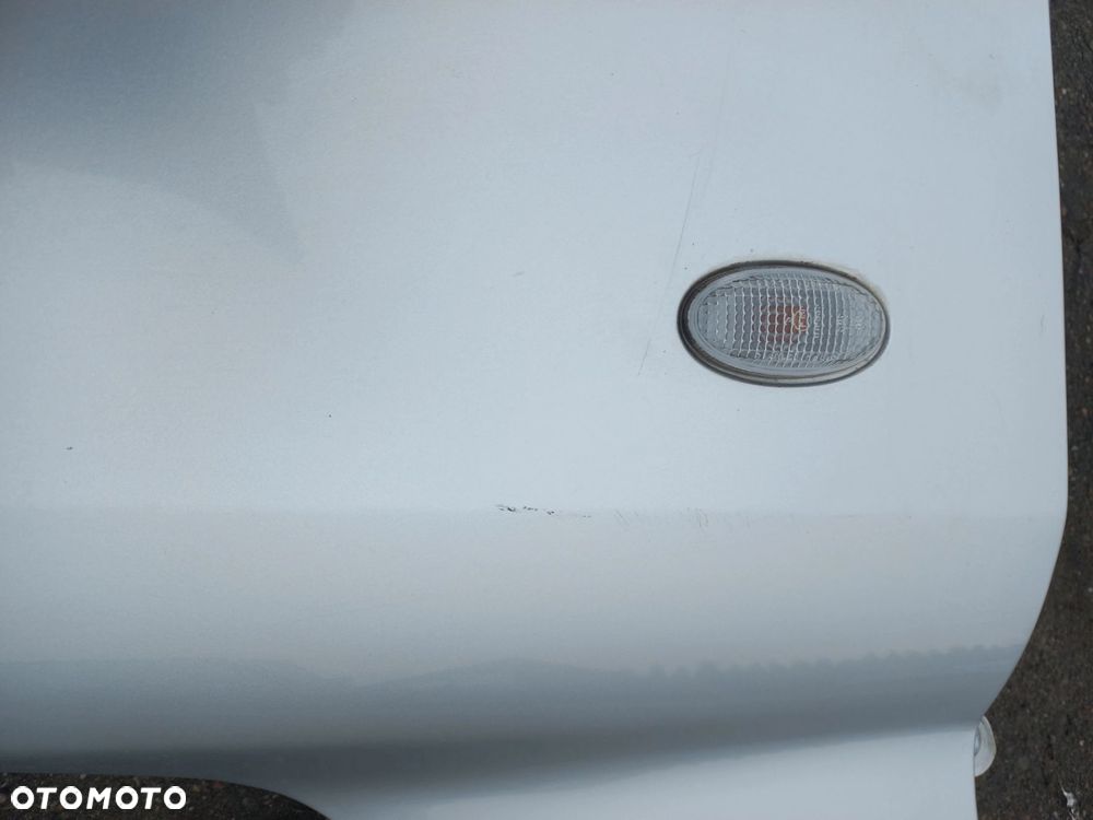 Mazda II 2 błotnik przedni przód PRAWY kolor: 27R i srebrny 2002-07r - 12