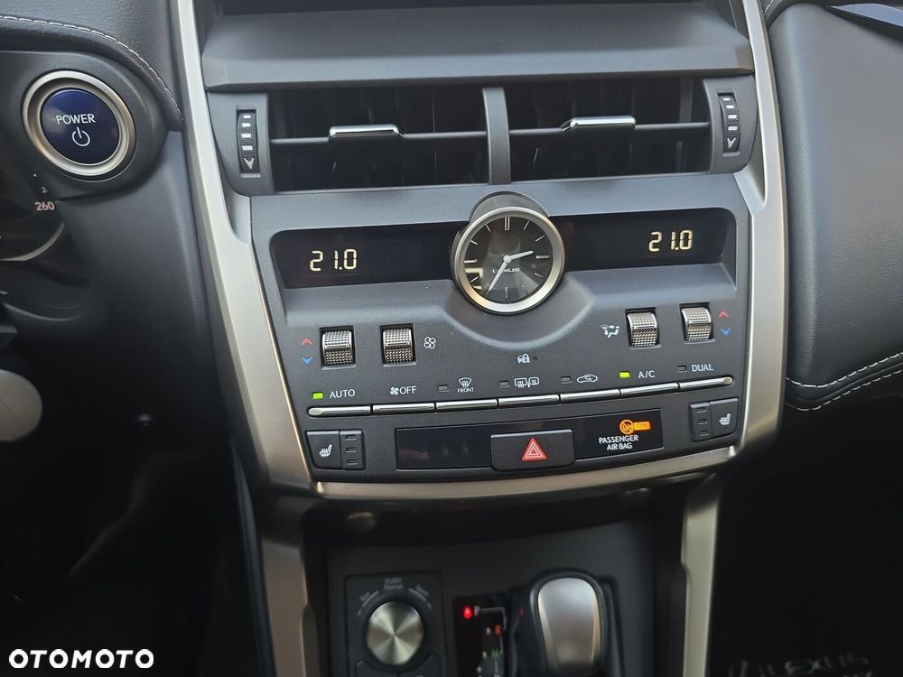 Lexus NX 300h Business Edition AWD - 19