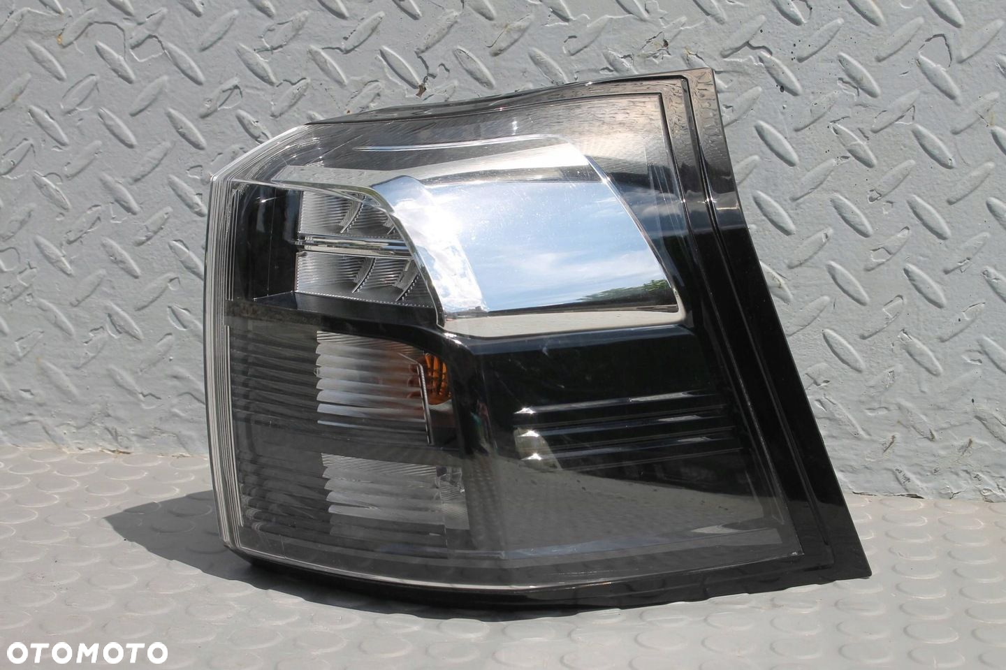 LAMPA W BŁOTNIK PRAWY TYŁ PRAWA TYLNA SUZUKI SX4 S-CROSS II 21- - 6