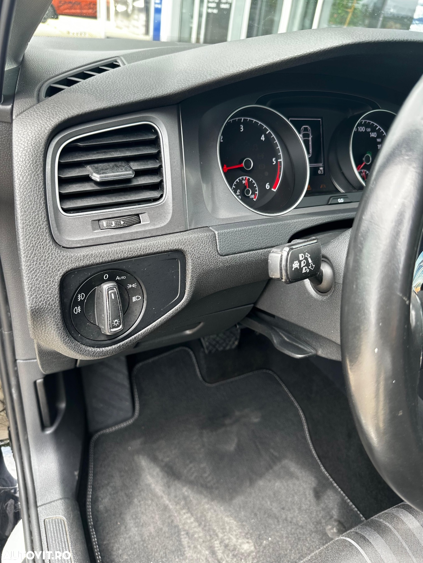 Volkswagen Golf 1.6 TDI BlueMotion Technology DSG Lounge - 14