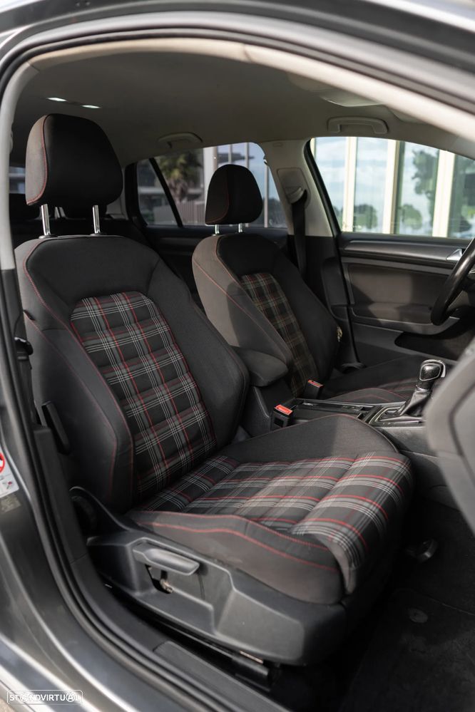 VW Golf - 5