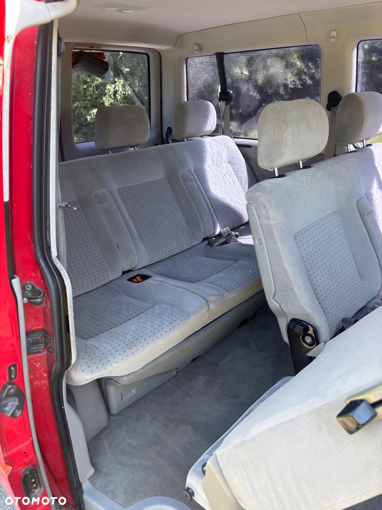 Volkswagen Caravelle - 11
