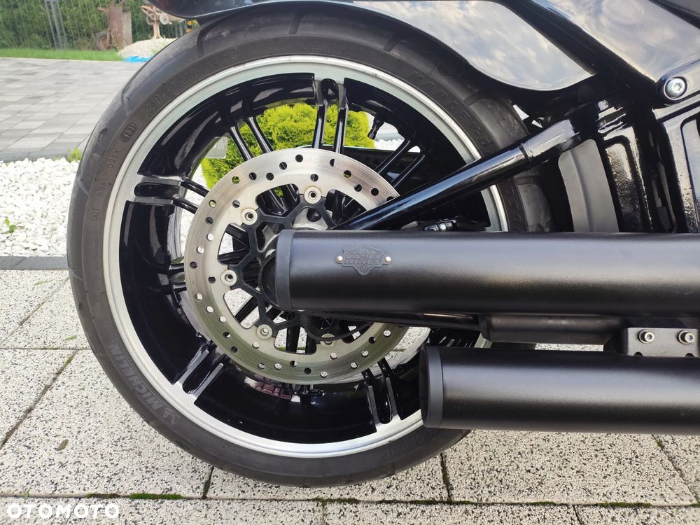 Harley-Davidson Softail Breakout - 4