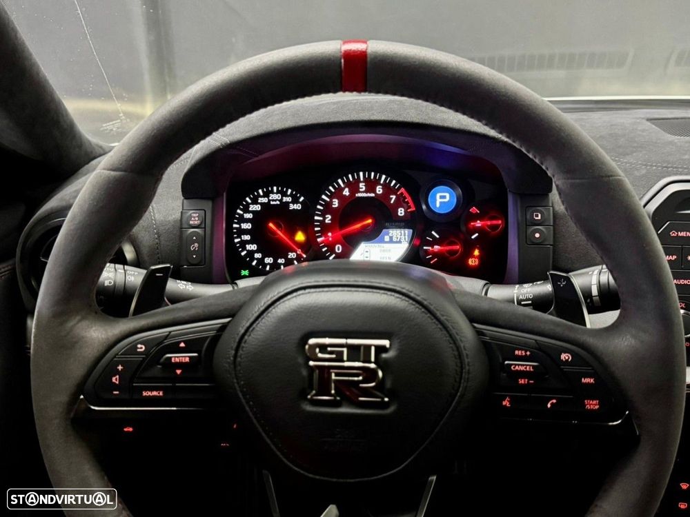 Nissan GT-R Nismo - 10