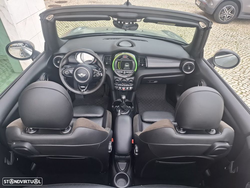 MINI Cabrio Cooper Essential - 8