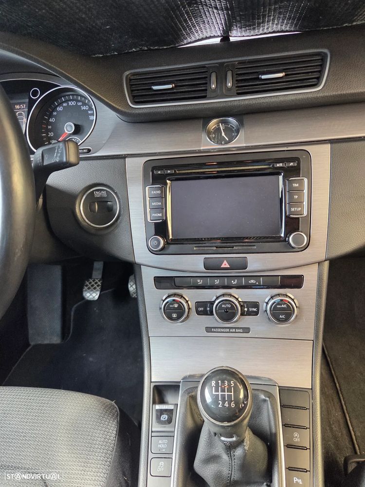 VW Passat 1.6 TDI Confortline - 29
