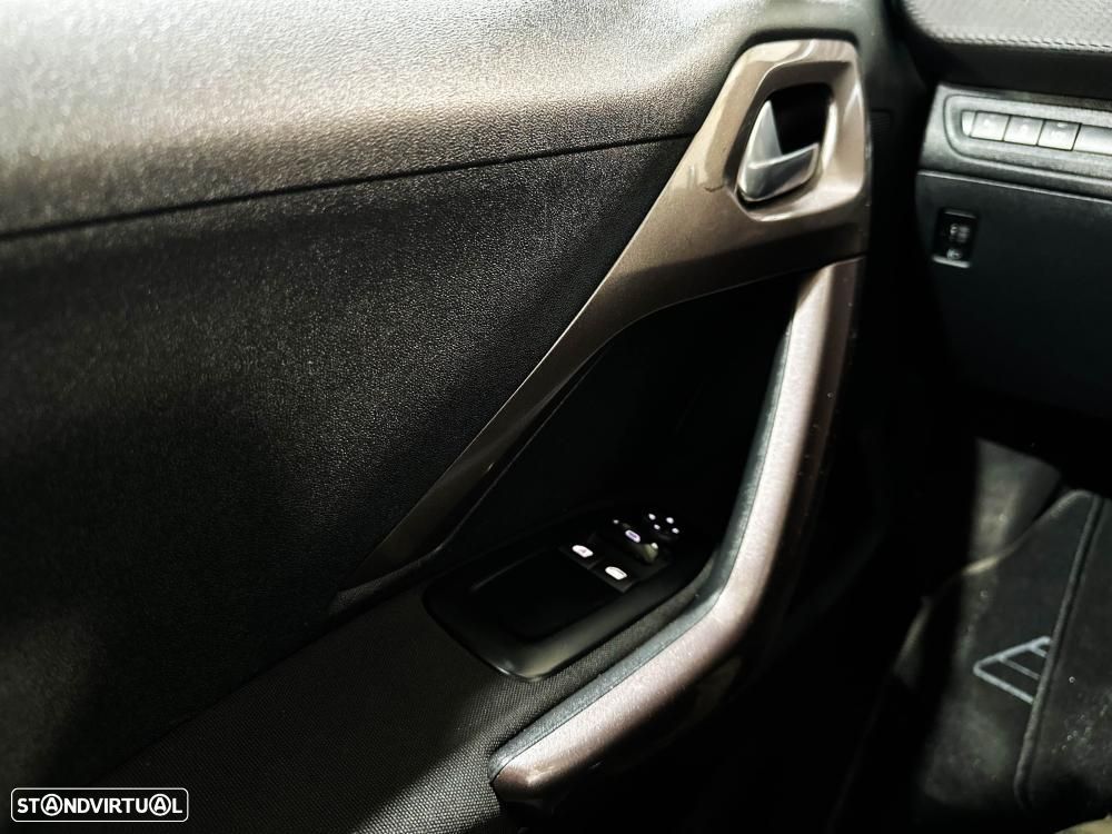 Peugeot 2008 1.6 e-HDi Allure 2-Tronic - 45