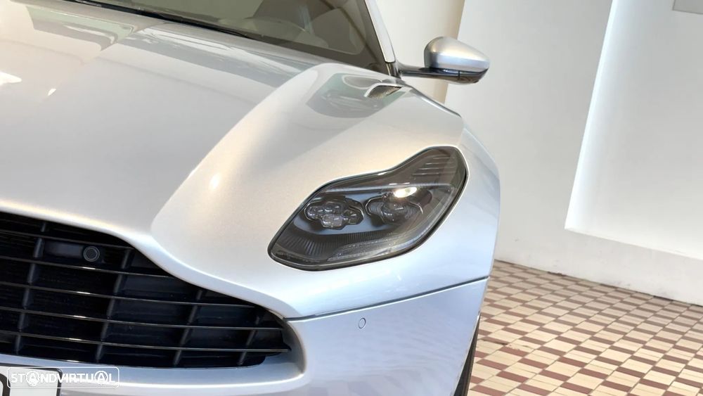 Aston Martin DB11 Coupé V8 - 10