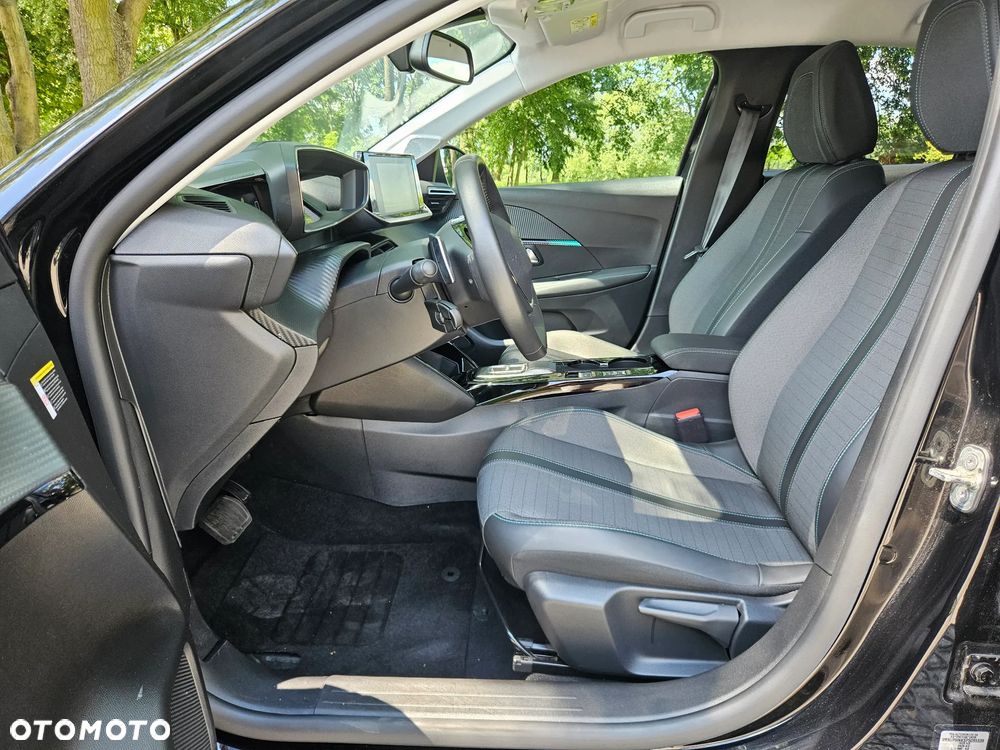 Peugeot 208 - 8