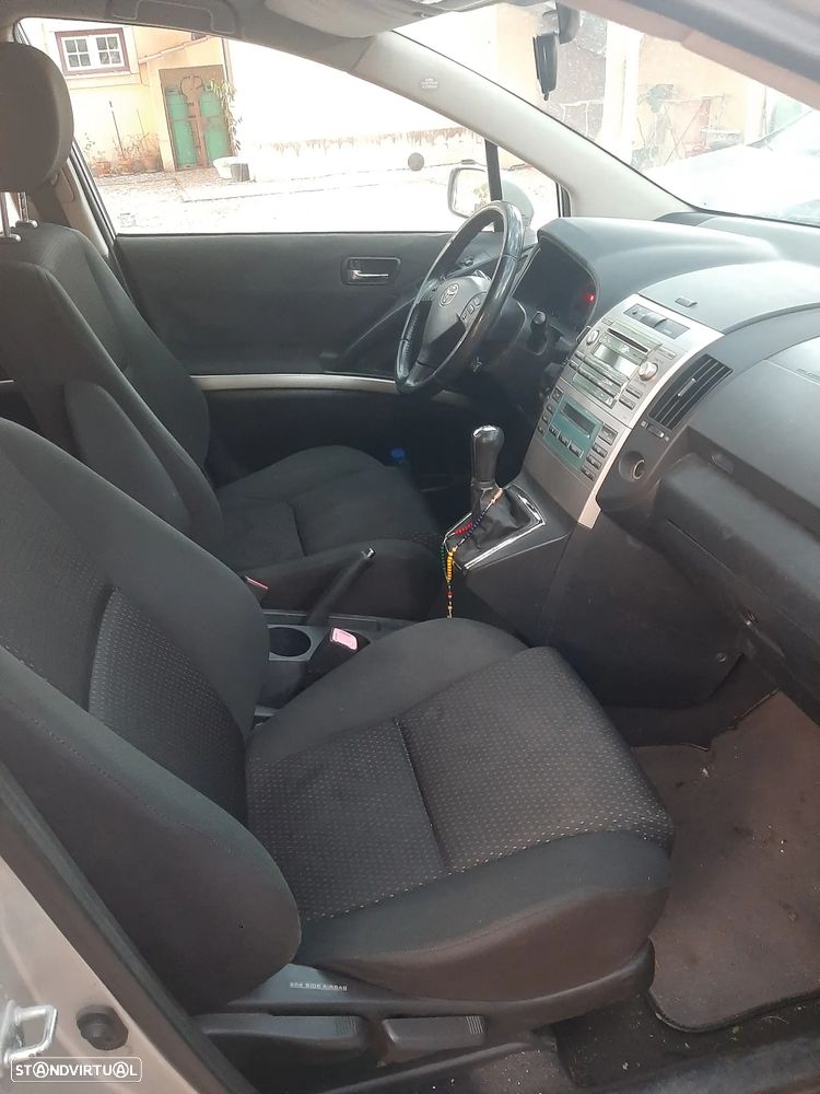Toyota Corolla Verso 2.2 D-4D Sol - 10