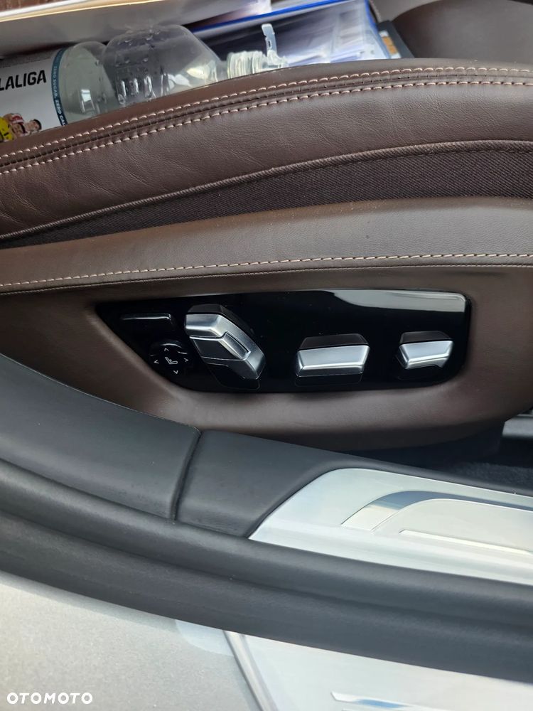 BMW Seria 7 M760Li xDrive - 22