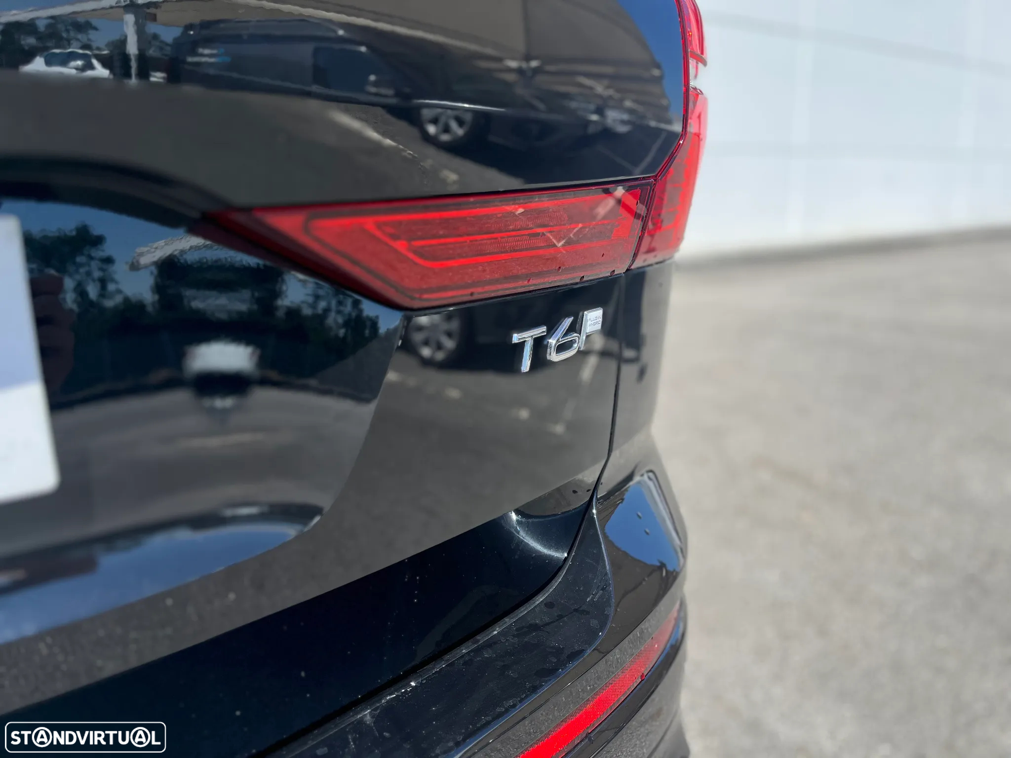 Volvo XC 60 2.0 T6 PHEV Plus Dark AWD - 11