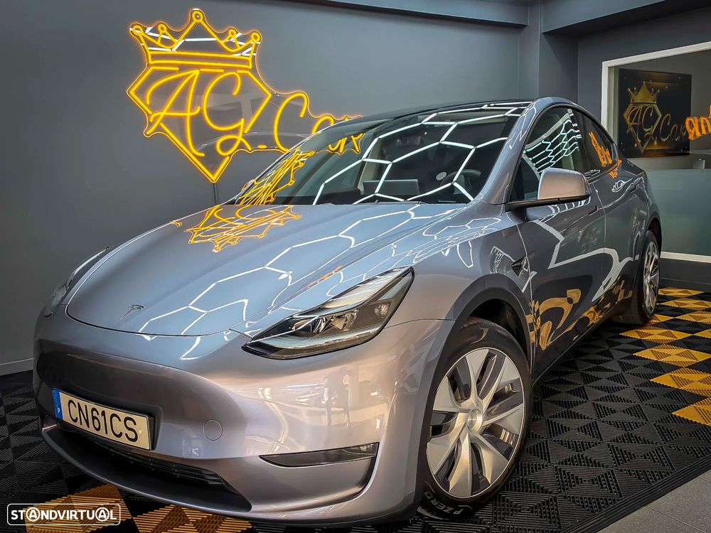 Tesla Model Y 2023 photo 2