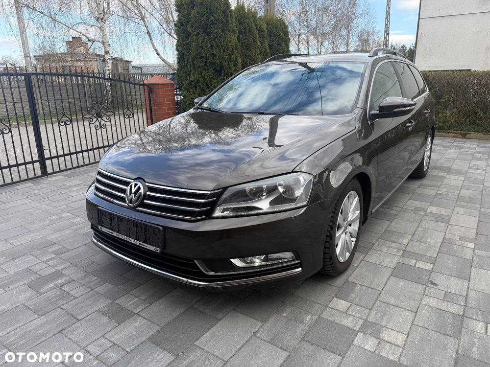 Volkswagen Passat - 1