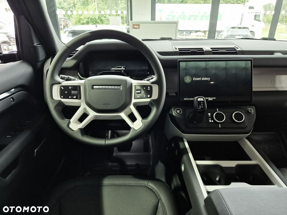 Land Rover Defender - 21