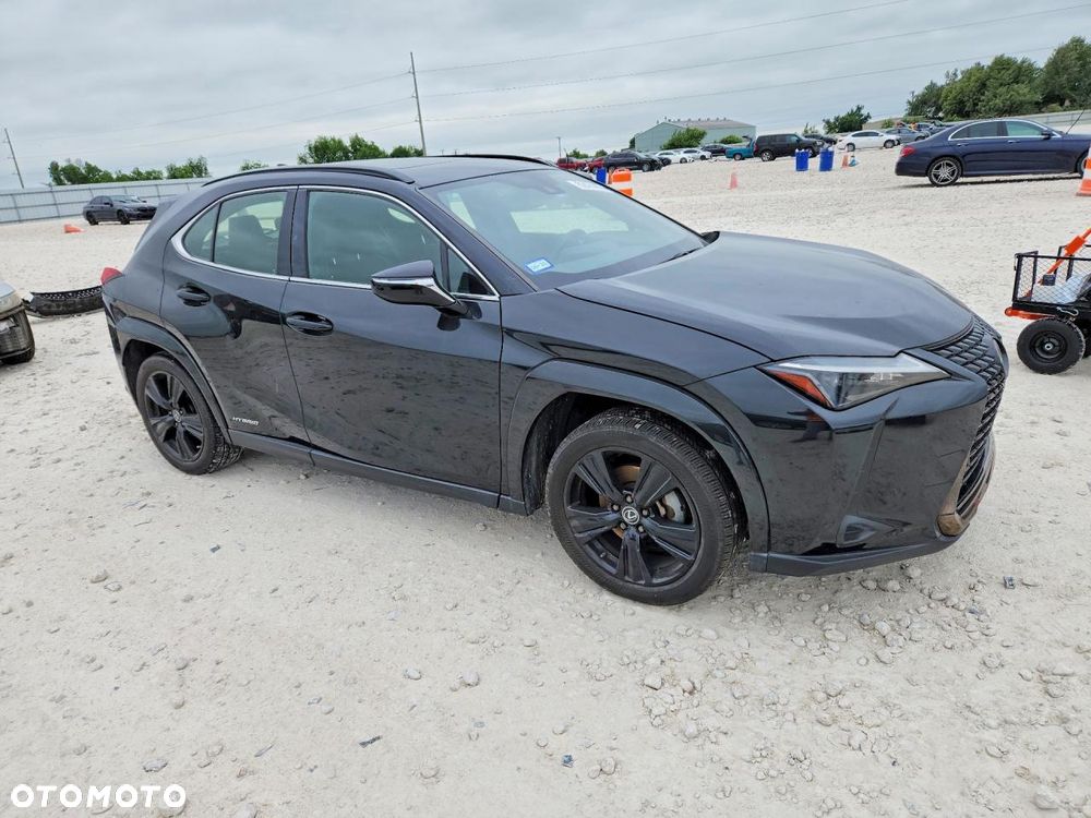 Lexus UX - 11