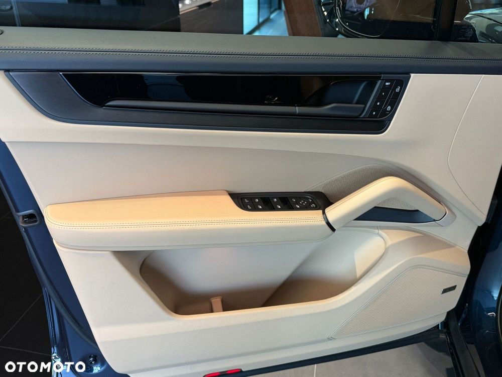 Porsche Cayenne - 16